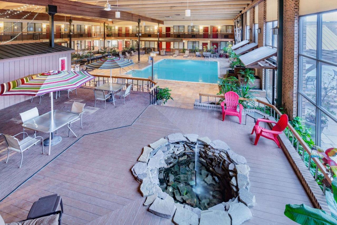 Wyndham Garden York Hotel Exterior foto